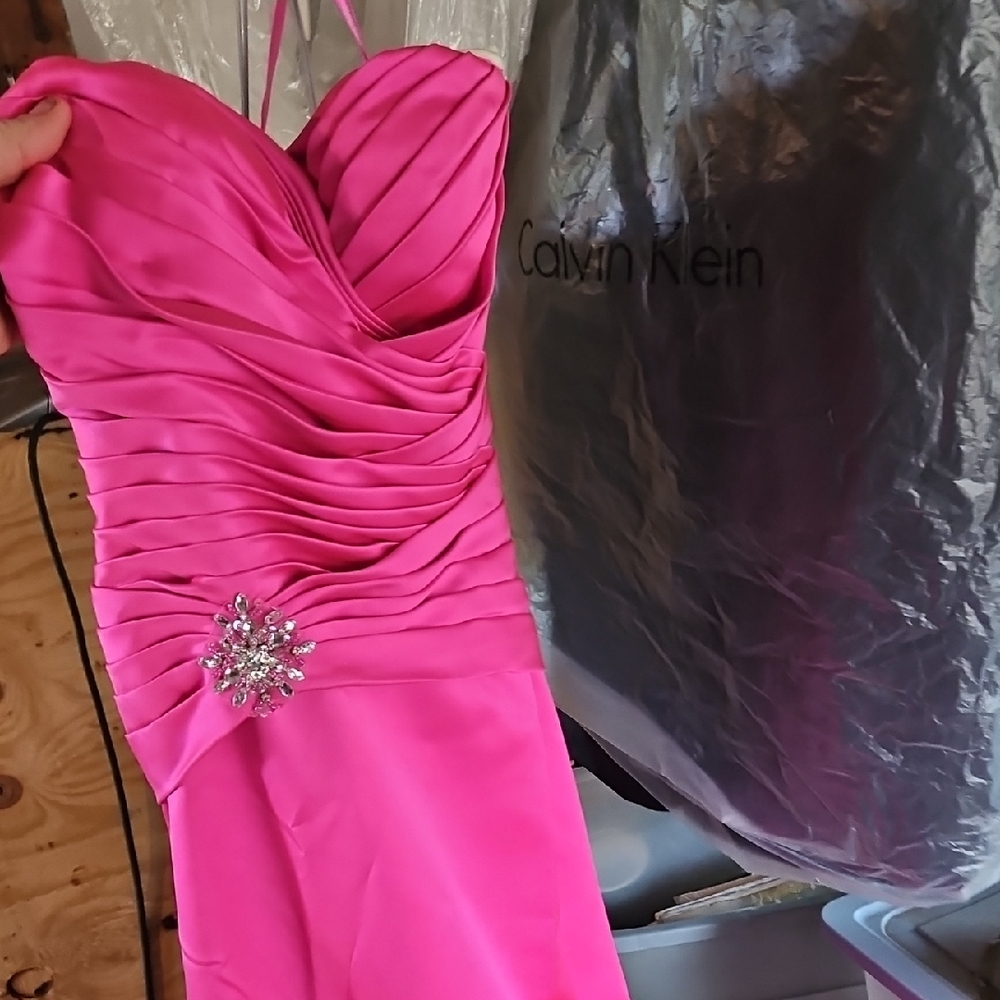 Elegant Strapless Dress in Vibrant Pink